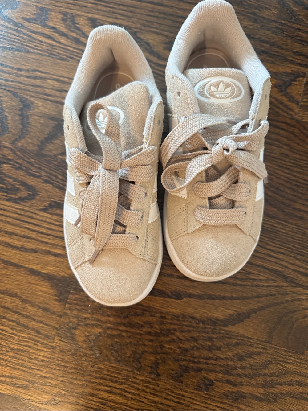 adidas campus Kids Beige Suede Sneakers with White Stripes size 2.5 like new